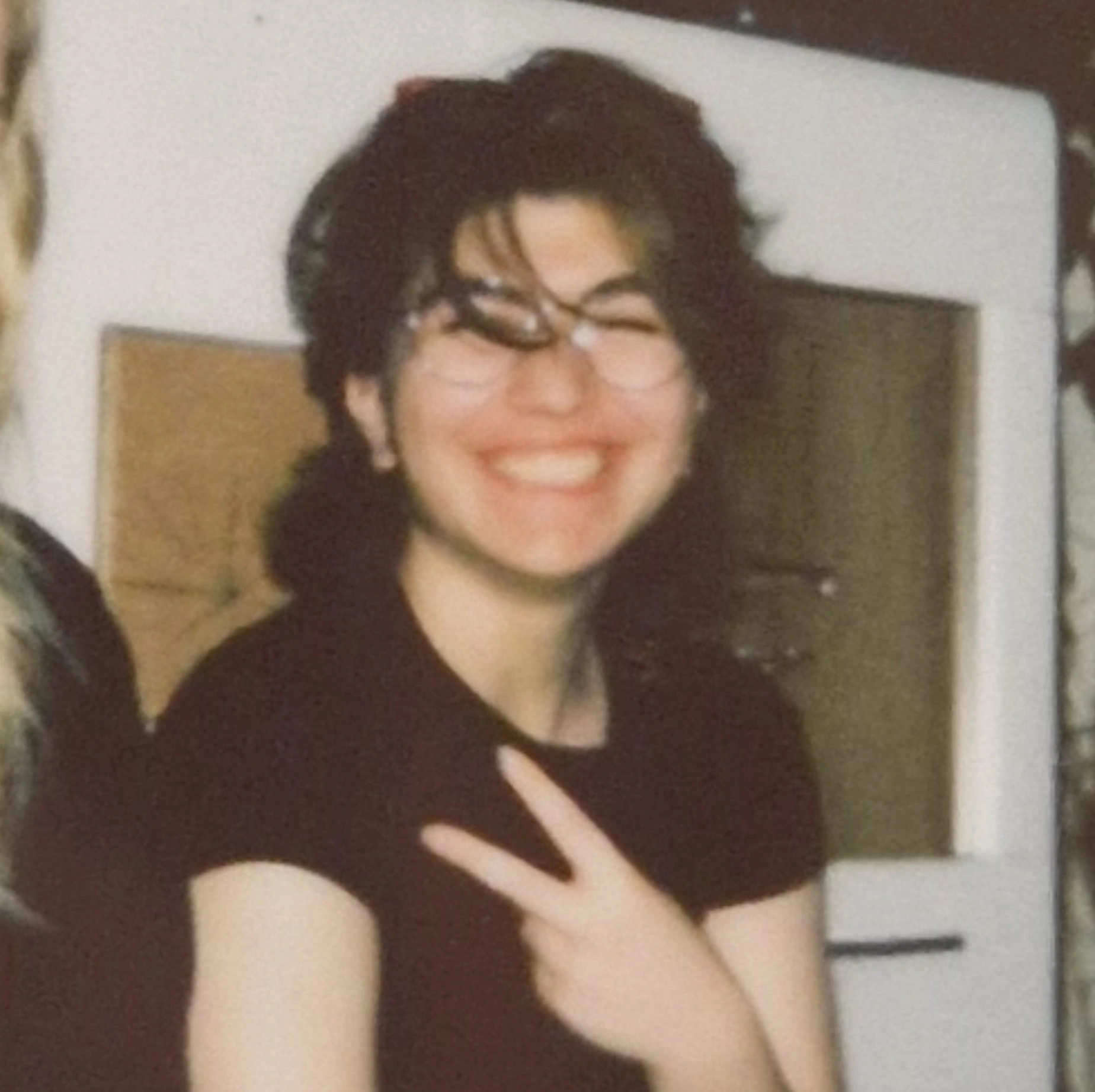 Sehr cooles Bild von mir wie ich Lächel und das peace sign gebe.